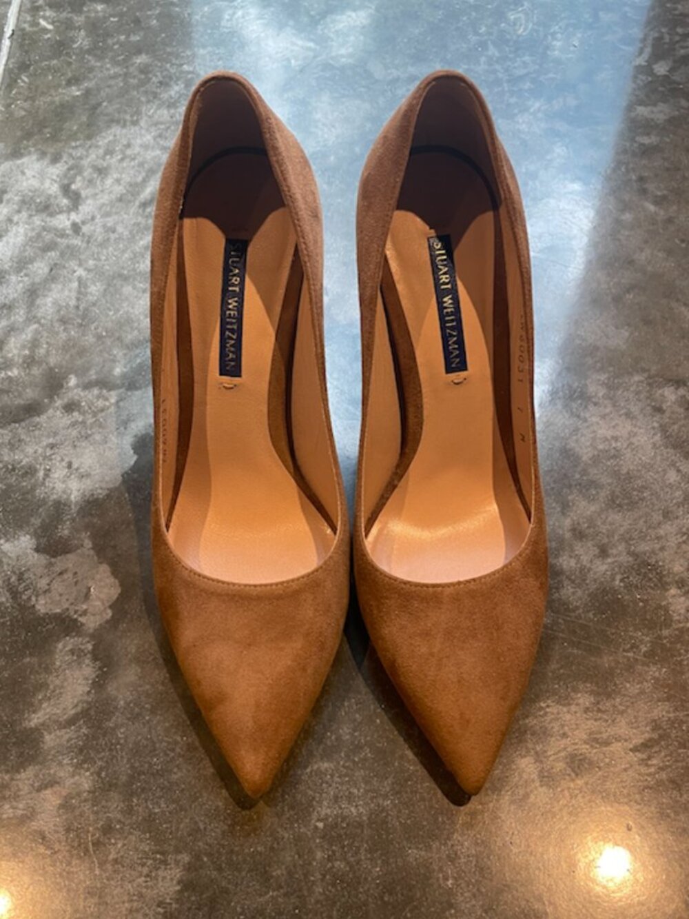 Like New! Stuart Weitzman Stuart Power Pump 85 in suede Size 7